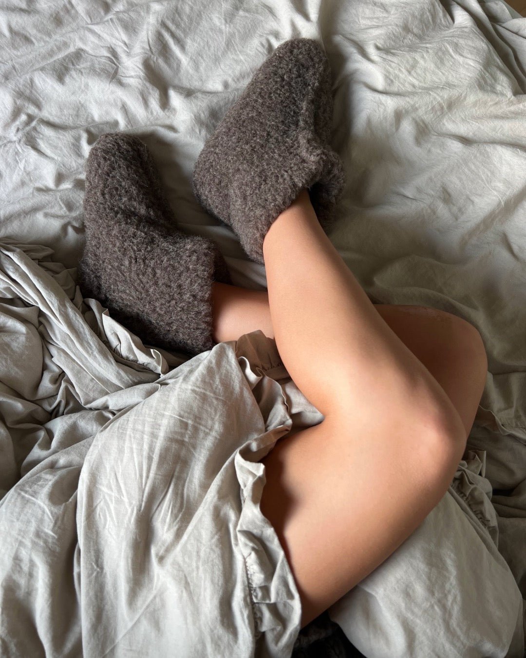 Uldhjemmesko – Mørkegrå/brun (Høj model) - The Cozy Sheep