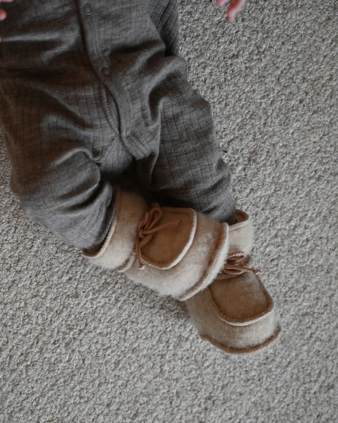 Babyhjemmesko i uld - Beige (3-6 måneder) - The Cozy Sheep